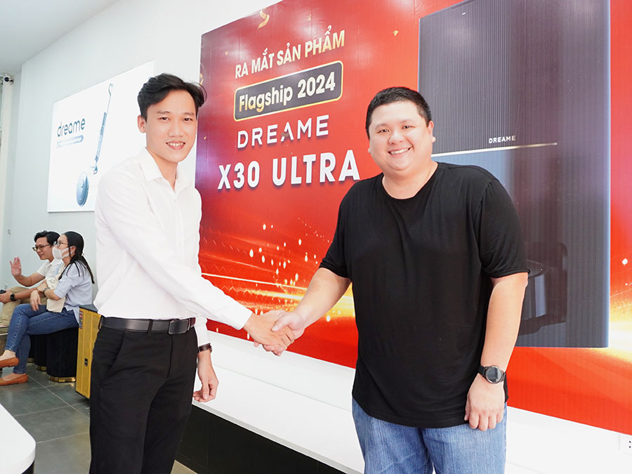 Blogger Duy Lu&acirc;n tới tham dự sự kiện