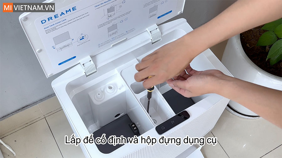 Lắp đế cố định v&agrave; hộp đựng dụng cụ