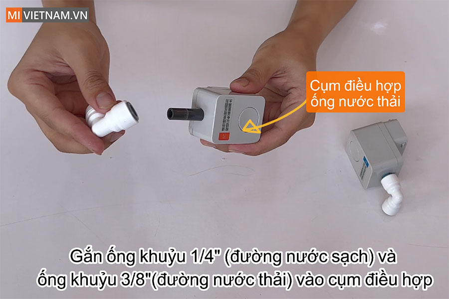 Hướng dẫn lắp đặt bộ bơm xả tự động cho Dreame L10s Ultra SE 3 Lắp ống khuỷu vào cụm điều hợp