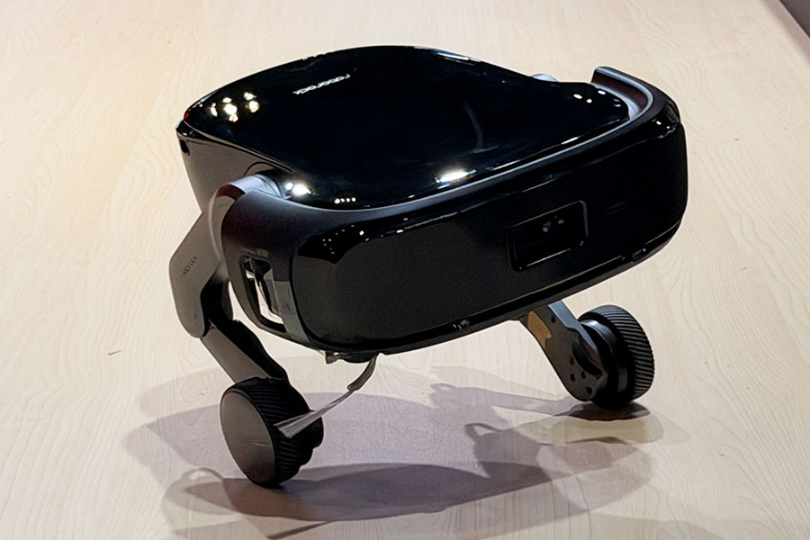 Roborock Saros Rover với thiết kế ch&acirc;n b&aacute;nh xe