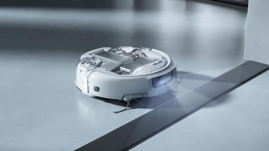 DJI Romo với chổi xoắn k&eacute;p